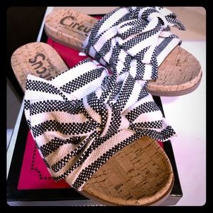 Brand new Sam Edelman Ninette bow slides size 7